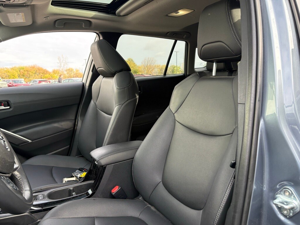 2023 Toyota Corolla Cross XLE photo 4
