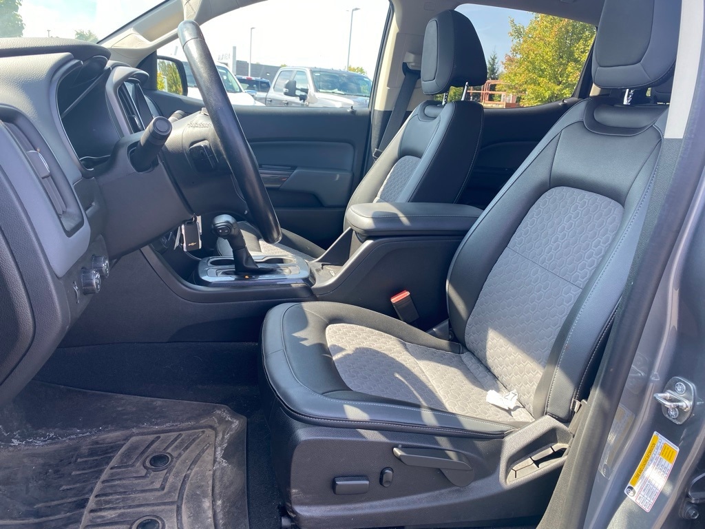 2019 Chevrolet Colorado Z71 photo 2