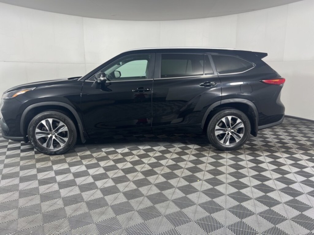 Used 2023 Toyota Highlander L SUV