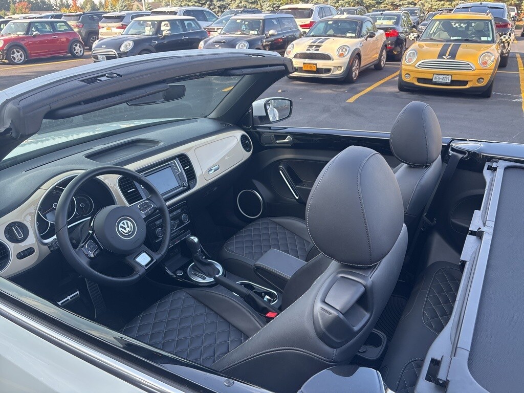 2019 Volkswagen Beetle Final Edition SEL Convertible photo 2