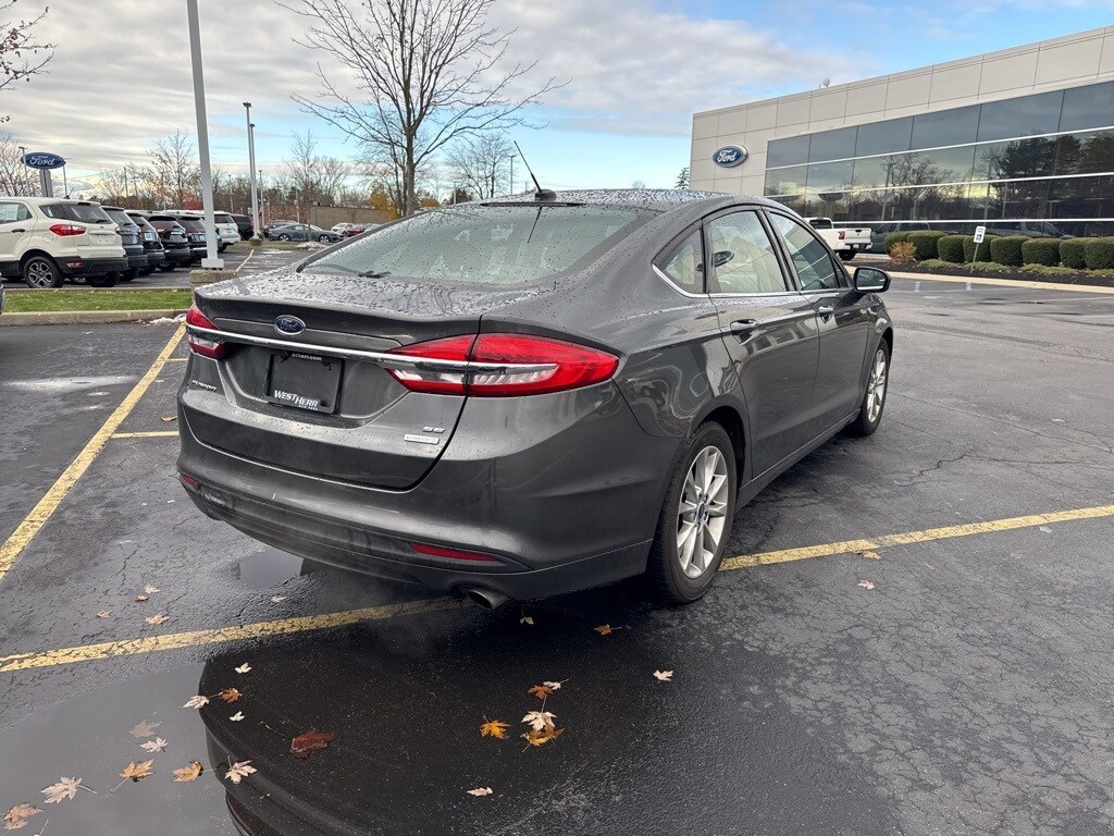 2017 Ford Fusion SE photo 3