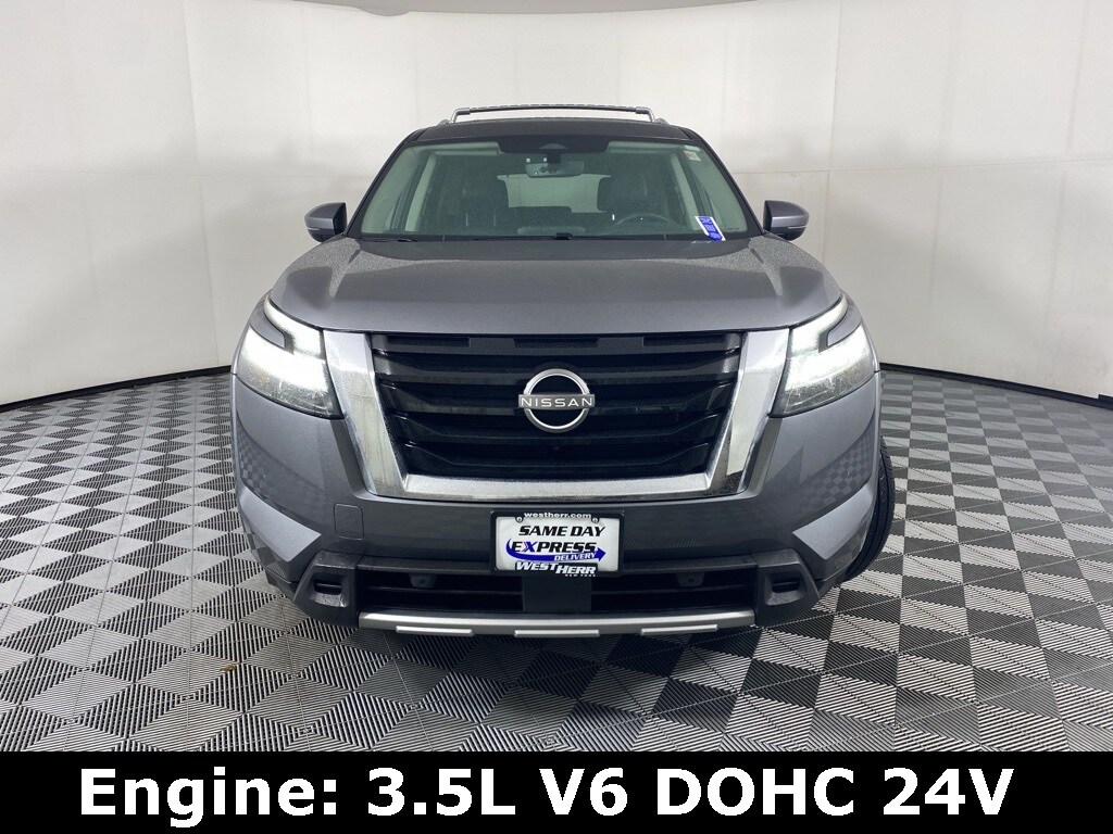 2024 Nissan Pathfinder SL photo 2