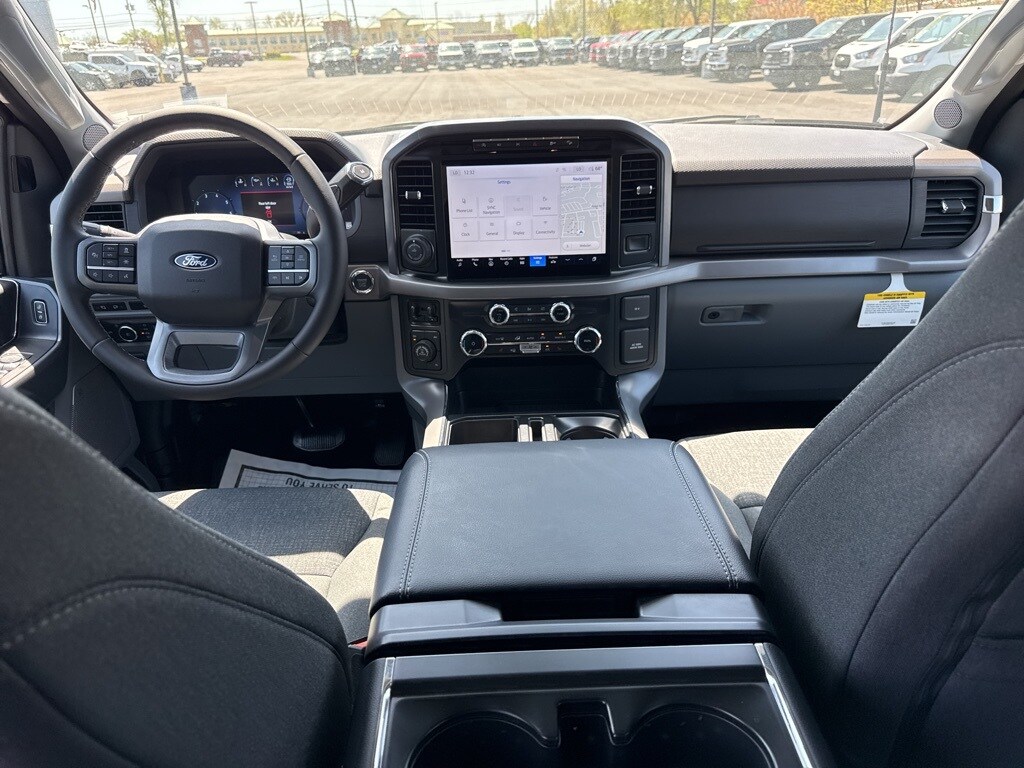 2024 Ford F-150 XLT photo 2
