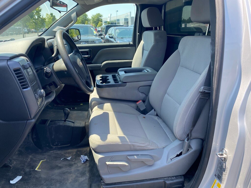 2018 Chevrolet Silverado 1500 photo 2