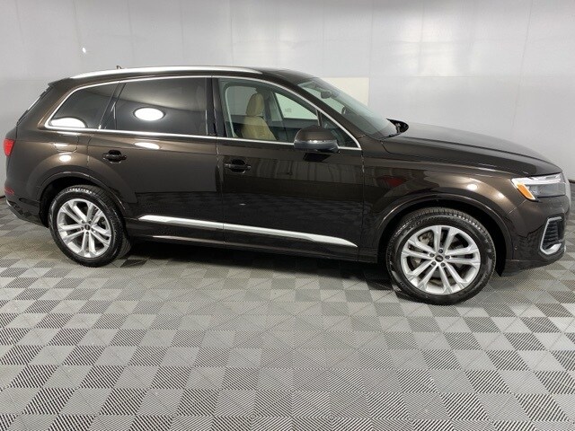 2025 Audi Q7 45 Premium Plus photo 4
