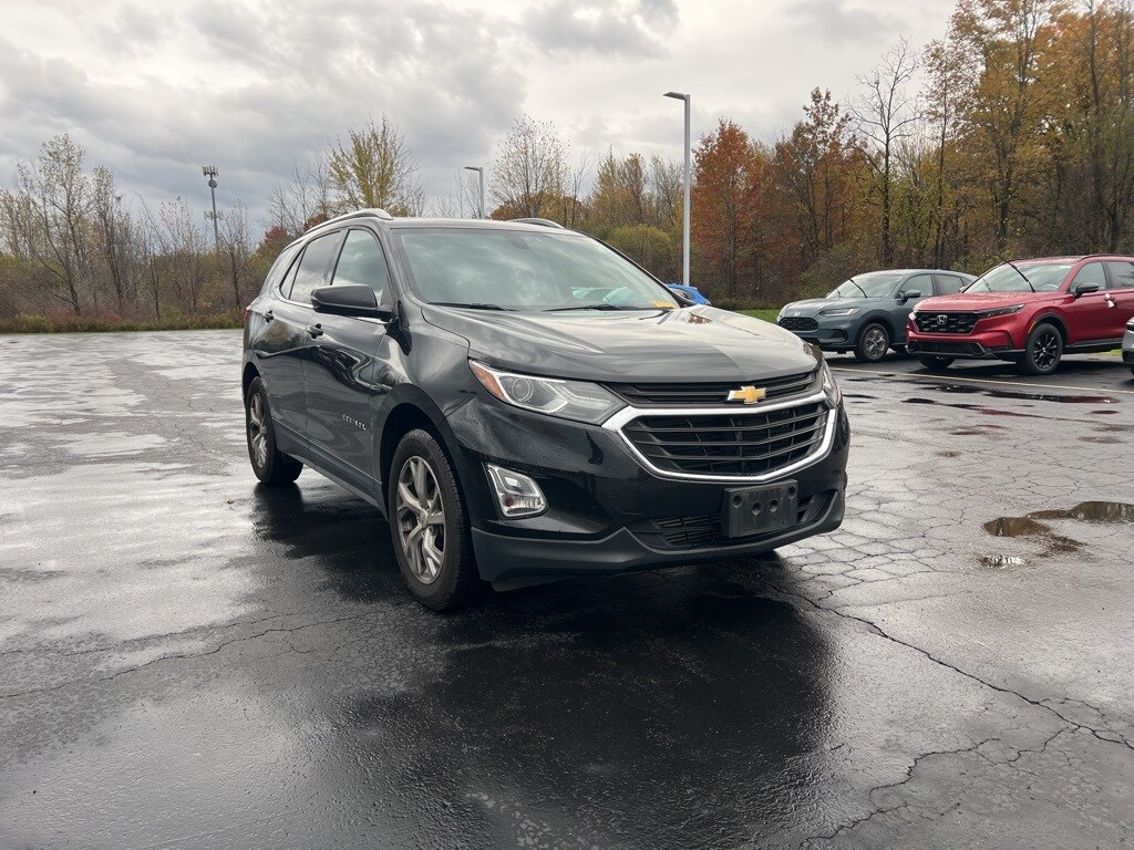 2019 Chevrolet Equinox LT photo 2