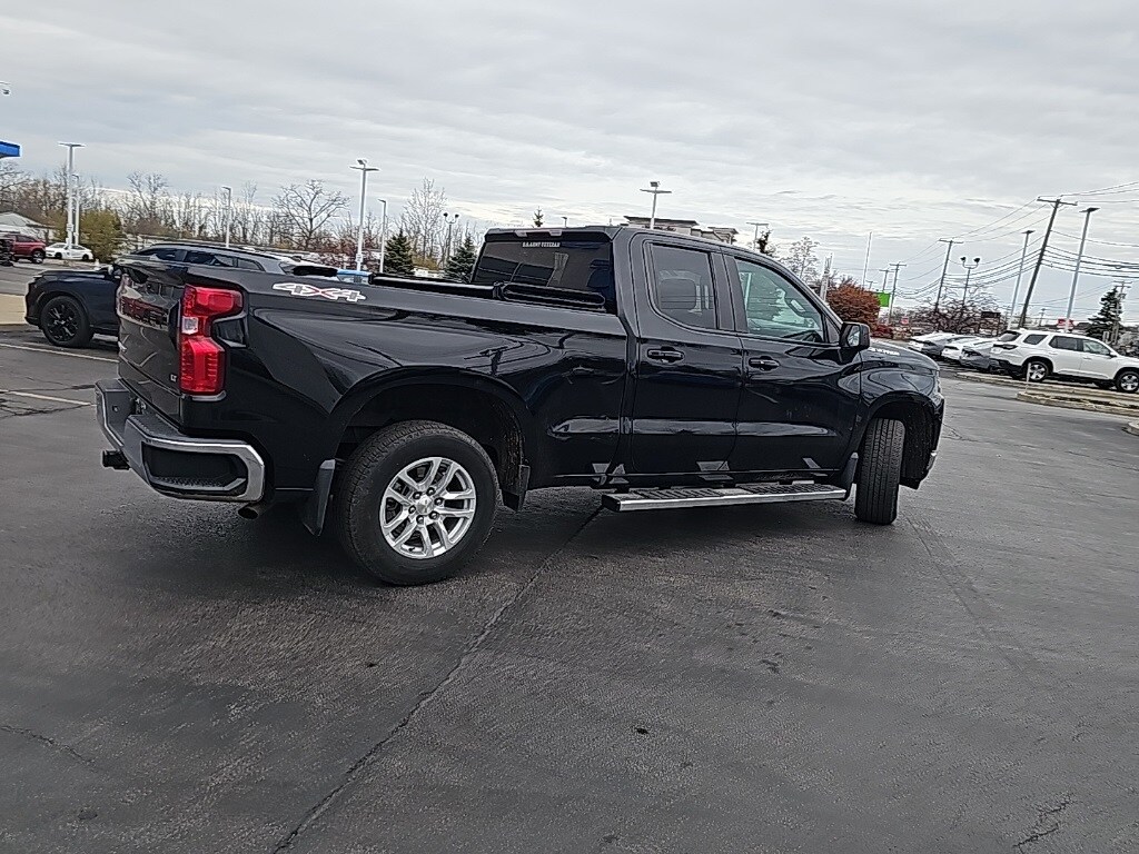 2021 Chevrolet Silverado 1500 LT photo 2