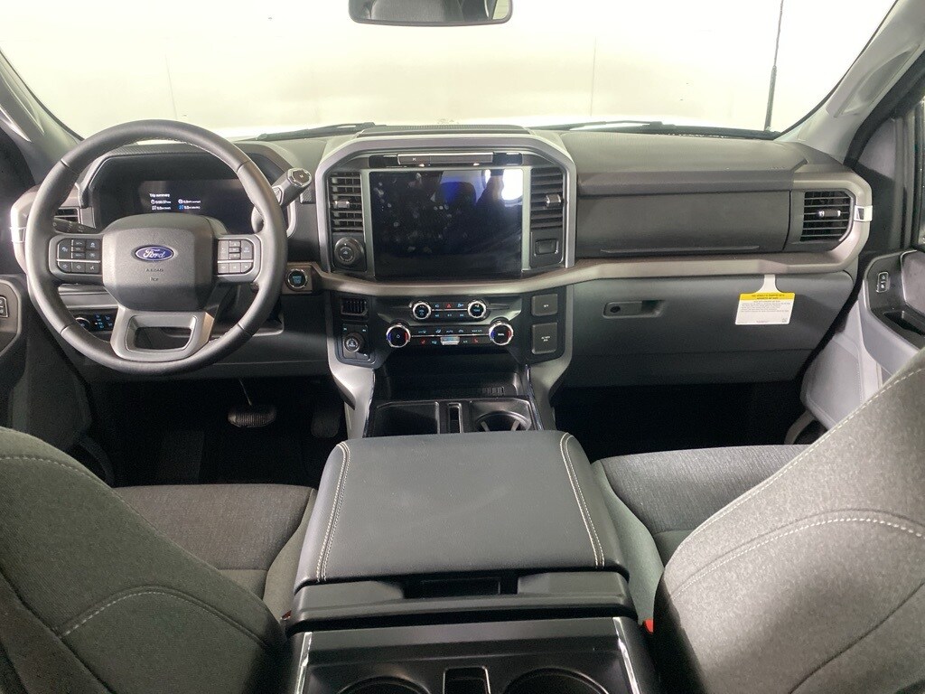 2025 Ford F-150 XLT photo 2