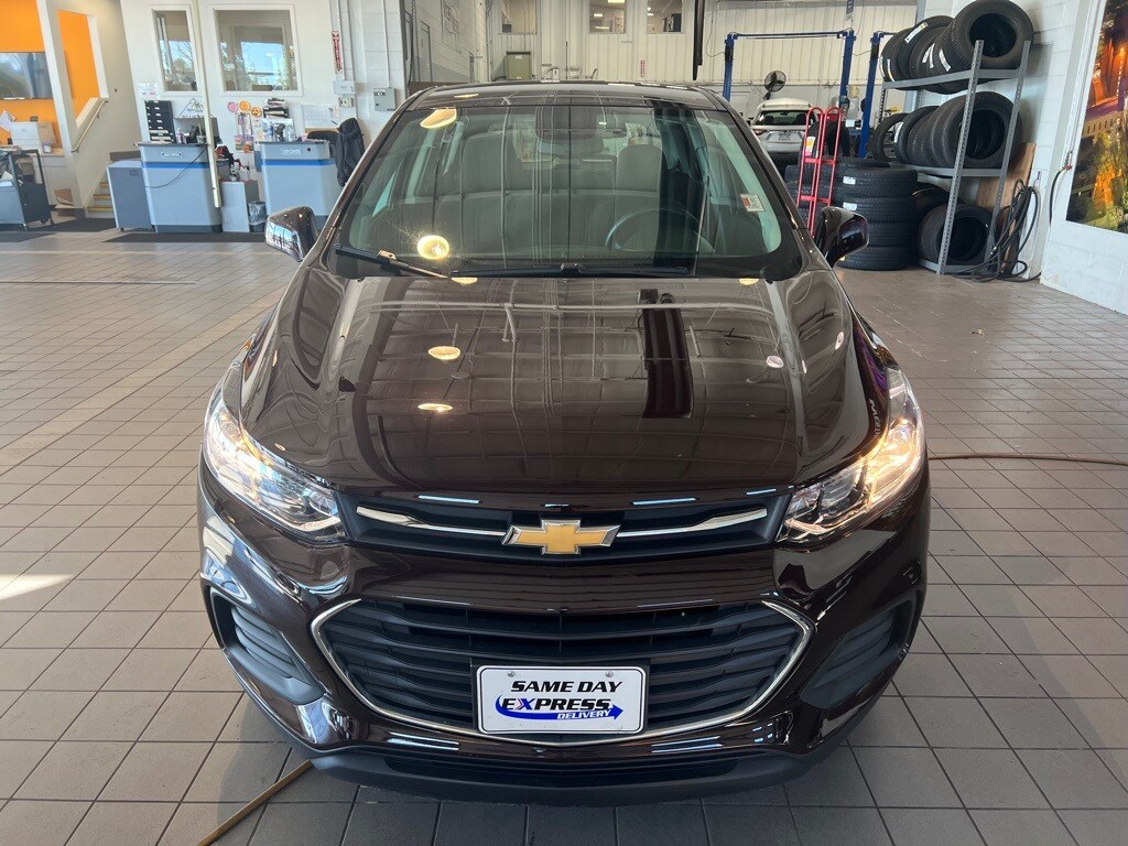 2020 Chevrolet Trax LS photo 2