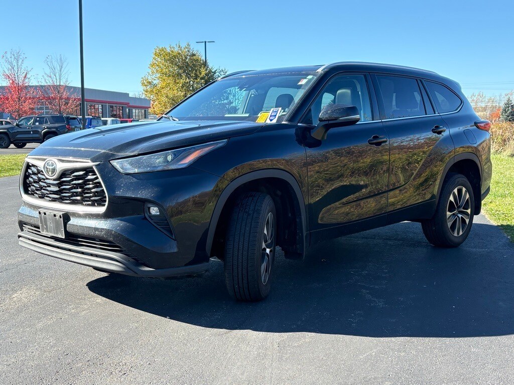 Used 2022 Toyota Highlander XLE SUV