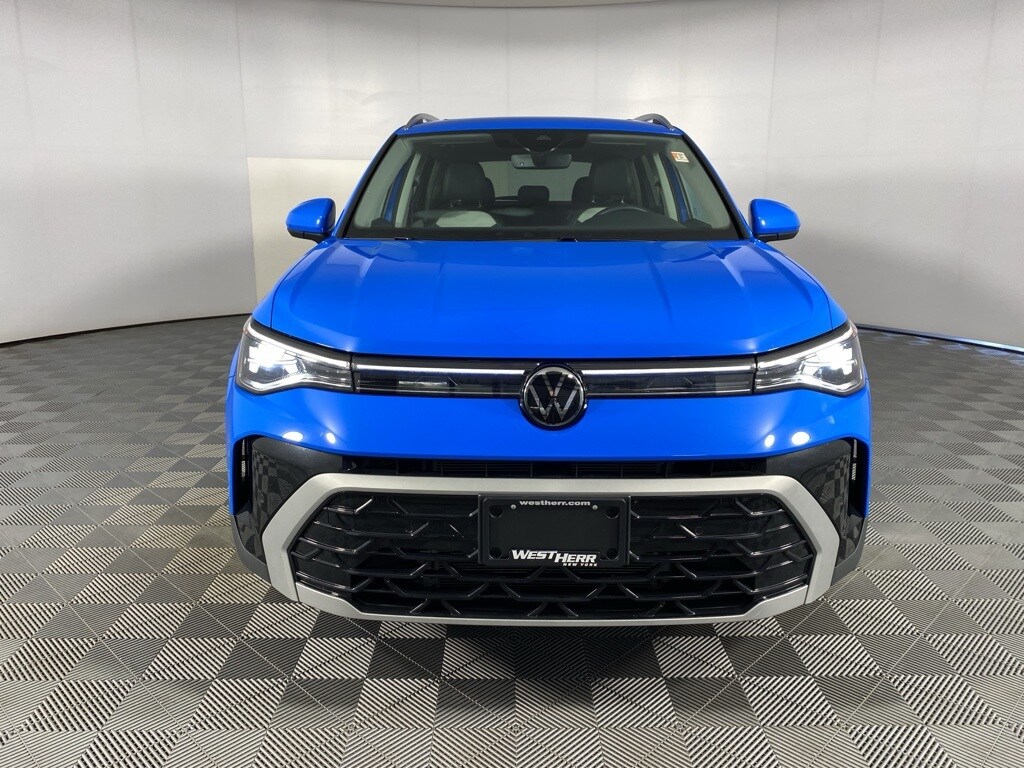 2025 Volkswagen Taos SEL photo 3