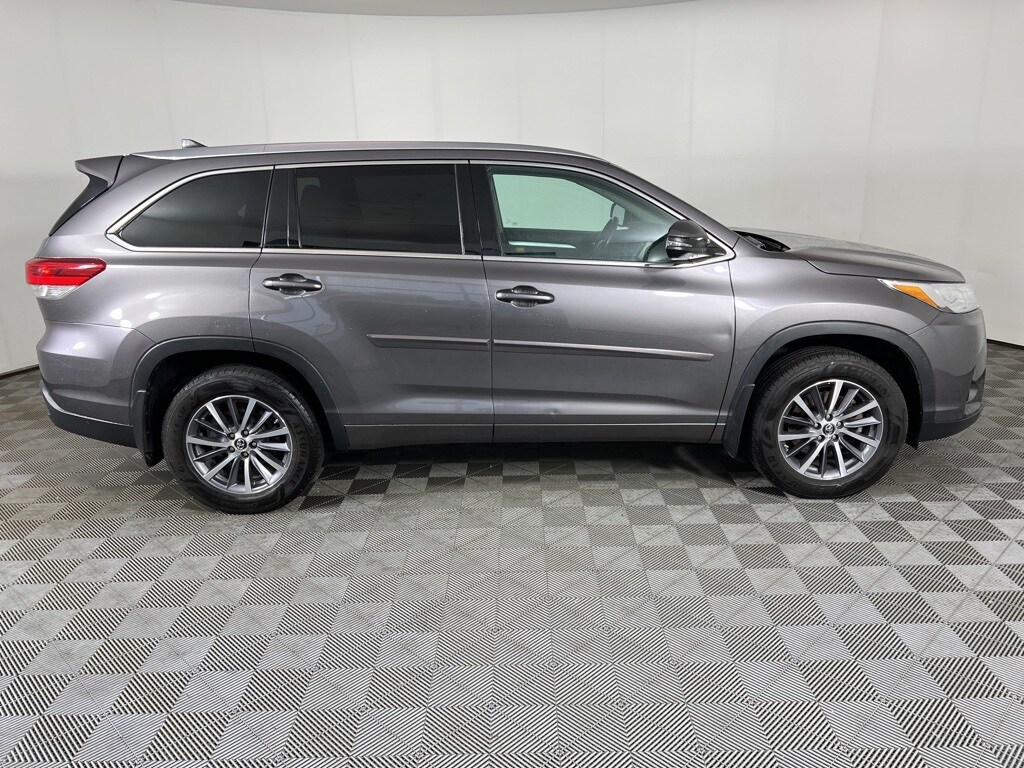 2018 Toyota Highlander XLE photo 2