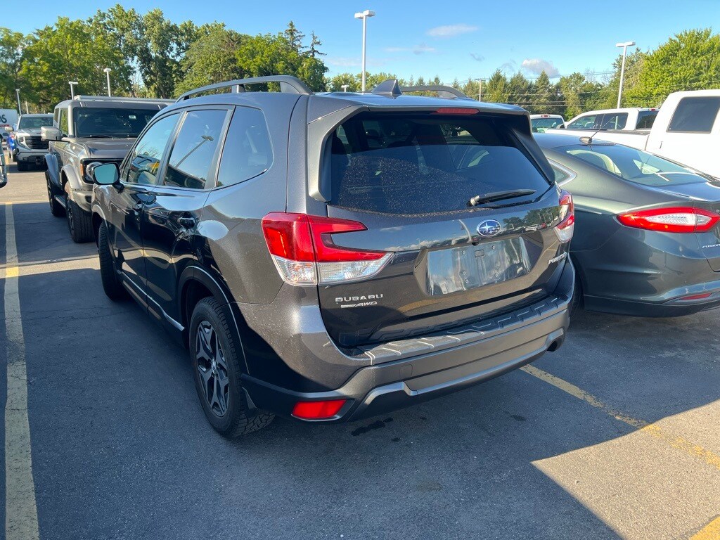 2019 Subaru Forester Premium photo 3