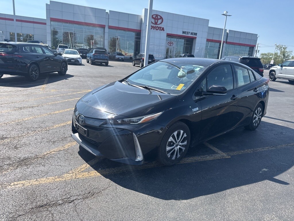 2020 Toyota Prius Prime LE photo 3