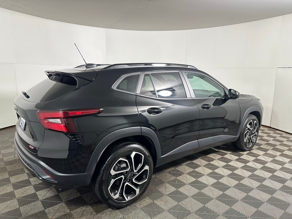2024 Chevrolet Trax photo 3