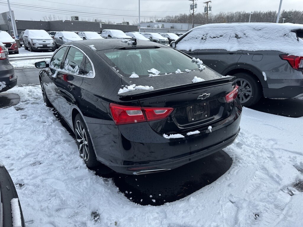 2021 Chevrolet Malibu RS photo 2