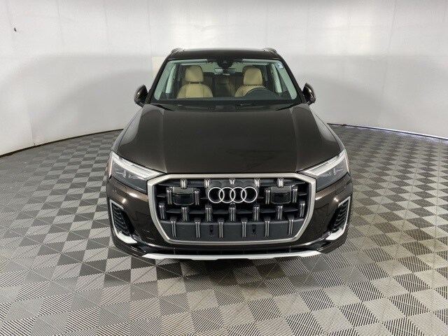2025 Audi Q7 45 Premium Plus photo 2