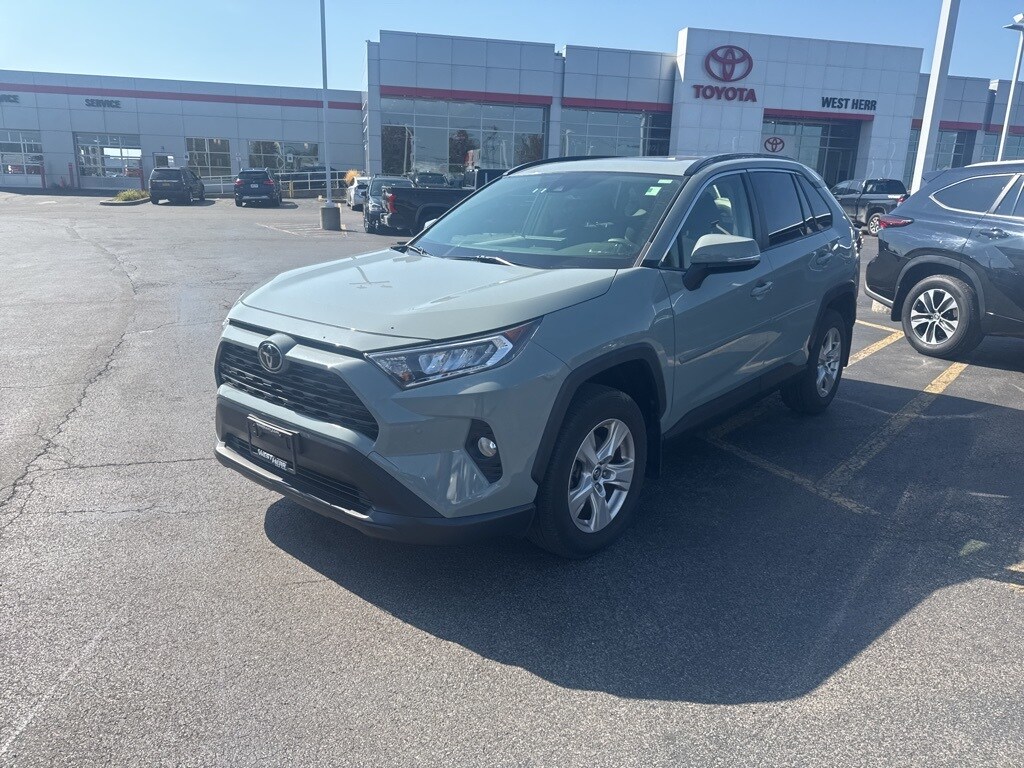 2019 Toyota RAV4 XLE photo 3
