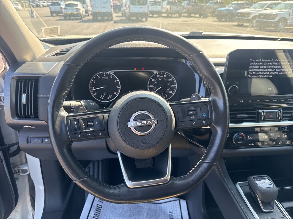 2023 Nissan Pathfinder SL photo 2