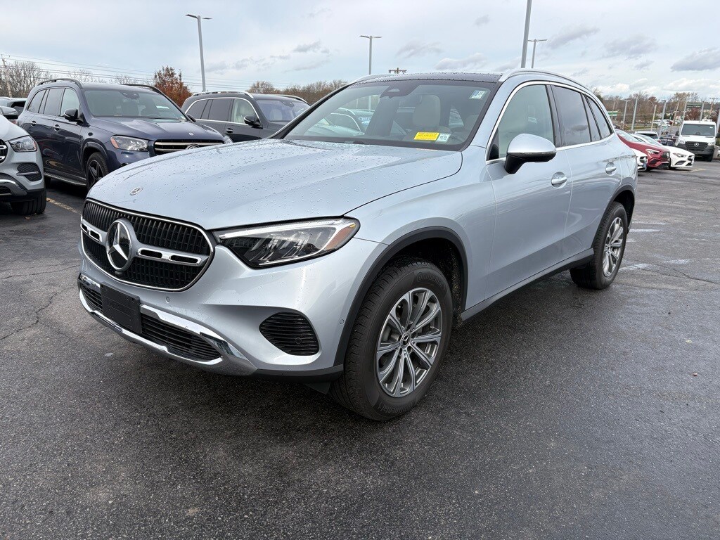 2025 Mercedes Benz GLC 300 4MATIC photo 2