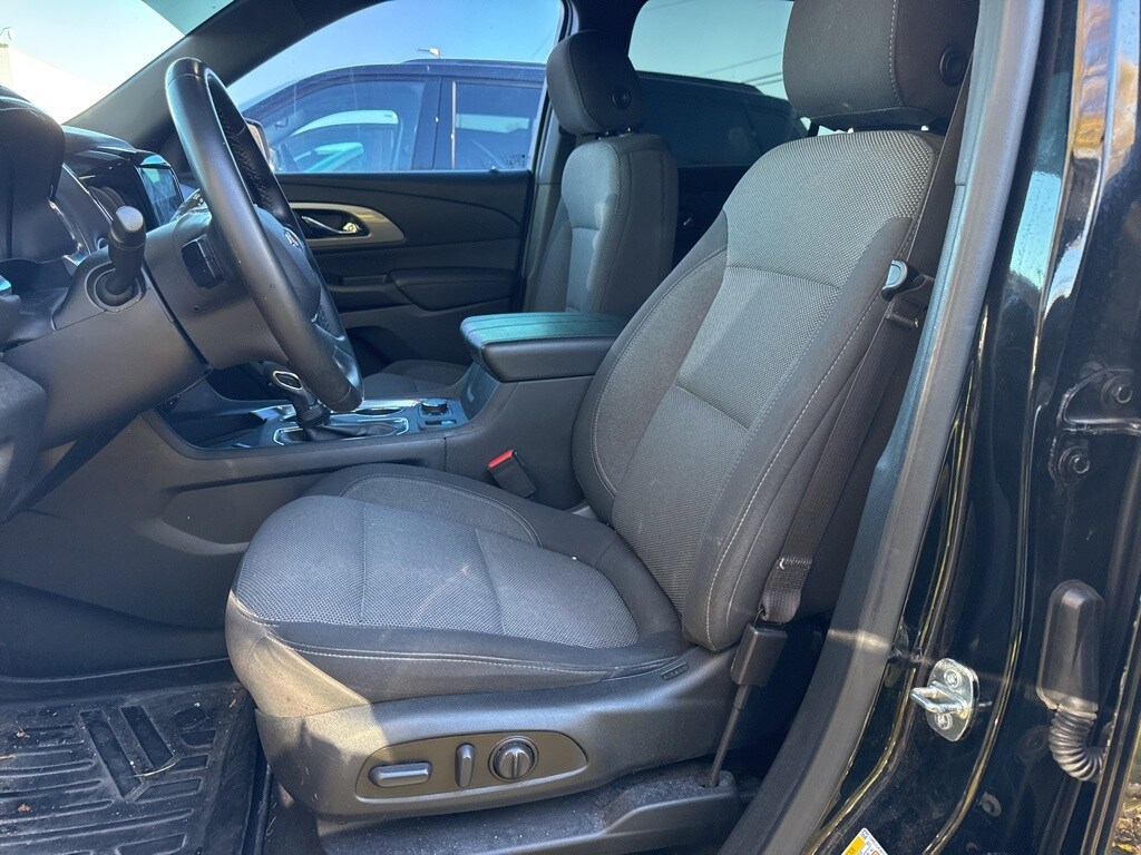 2023 Chevrolet Traverse Cloth 1LT photo 3