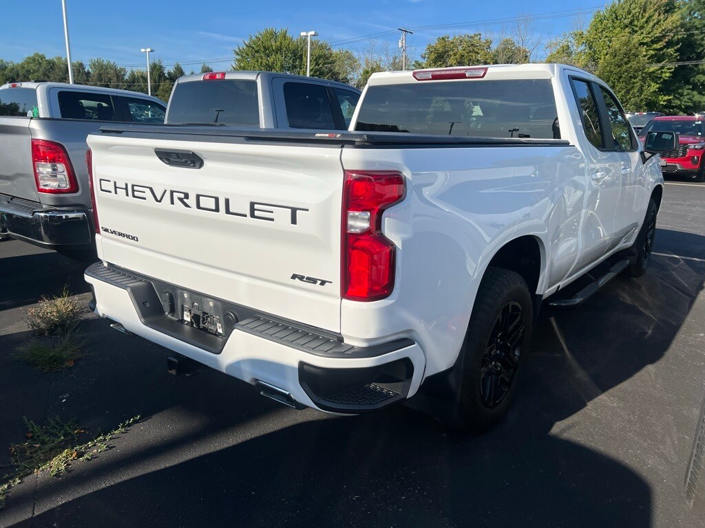 2023 Chevrolet Silverado 1500 RST photo 2