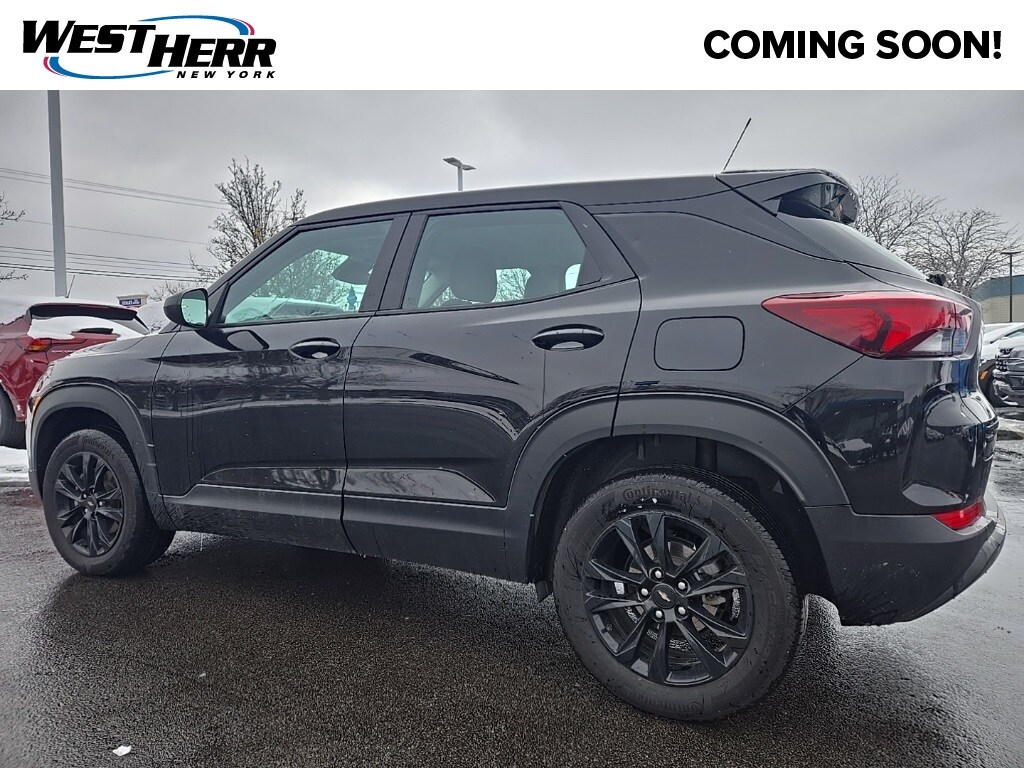 2023 Chevrolet Trailblazer LS photo 3