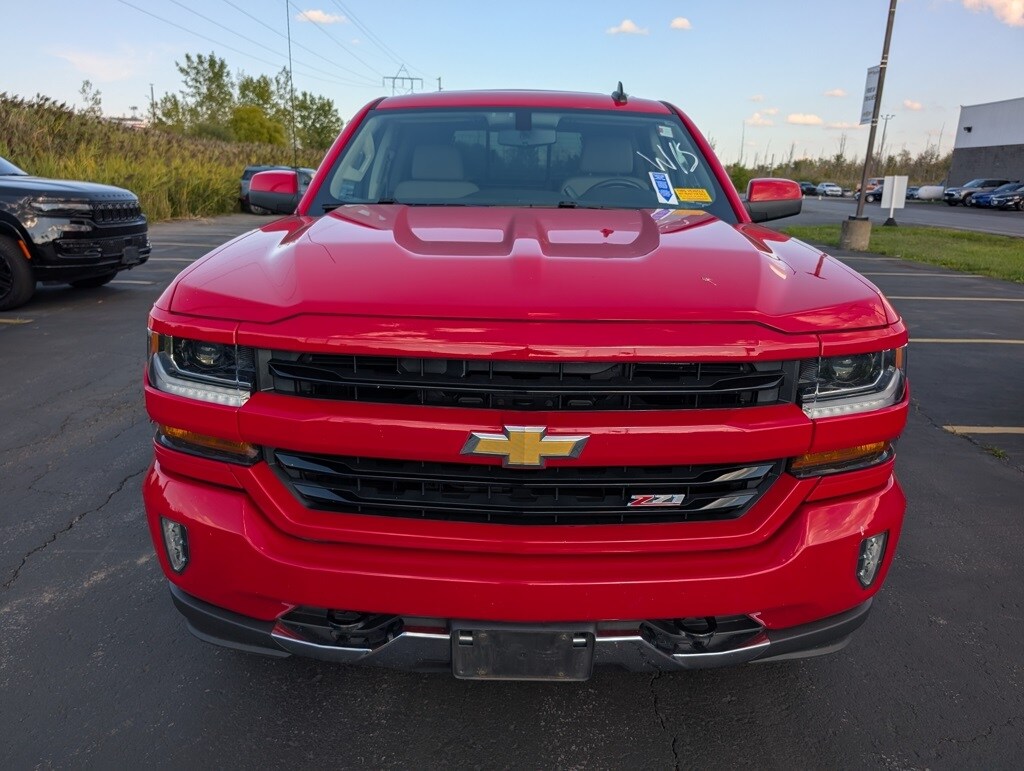 2018 Chevrolet Silverado 1500 LT photo 2