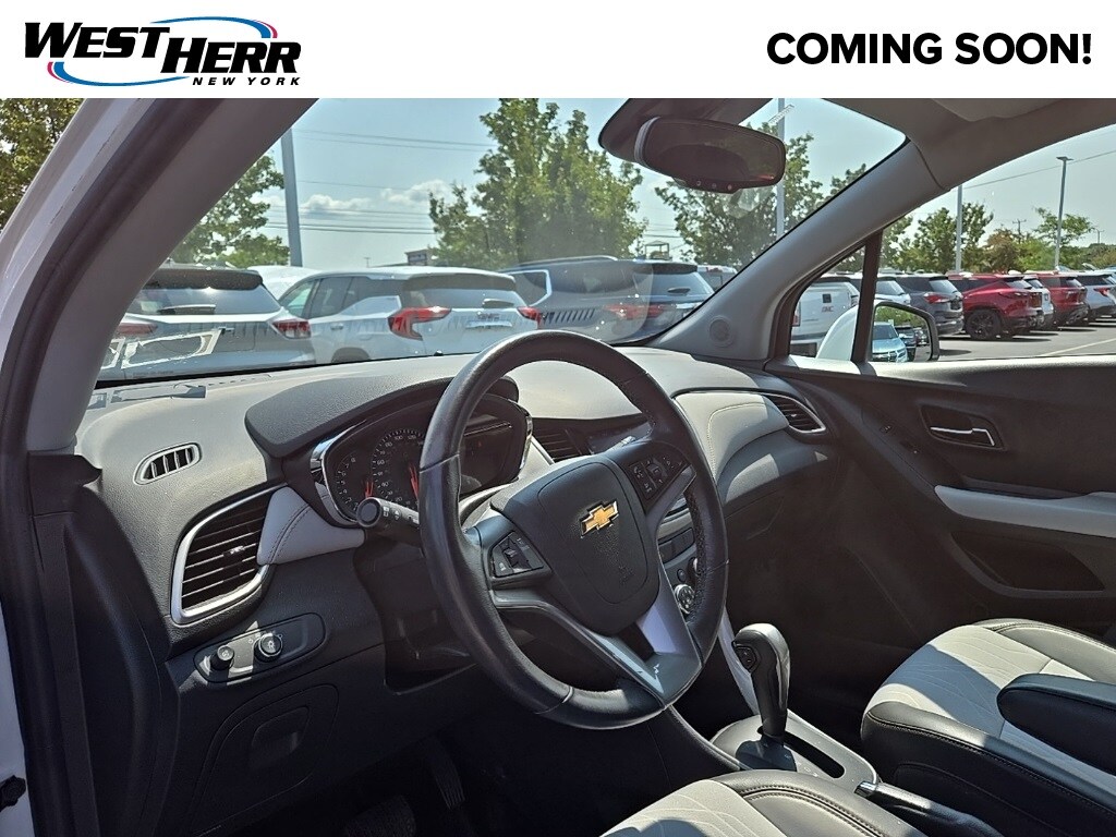 2022 Chevrolet Trax LT photo 2