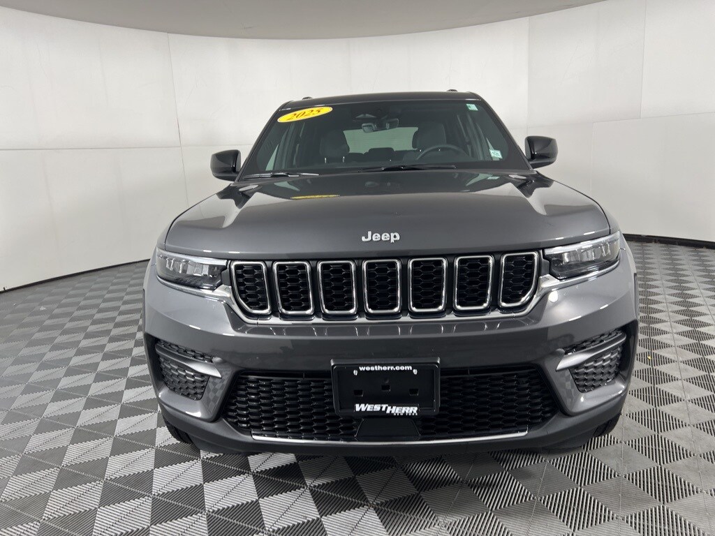 Used 2025 Jeep Grand Cherokee Laredo SUV