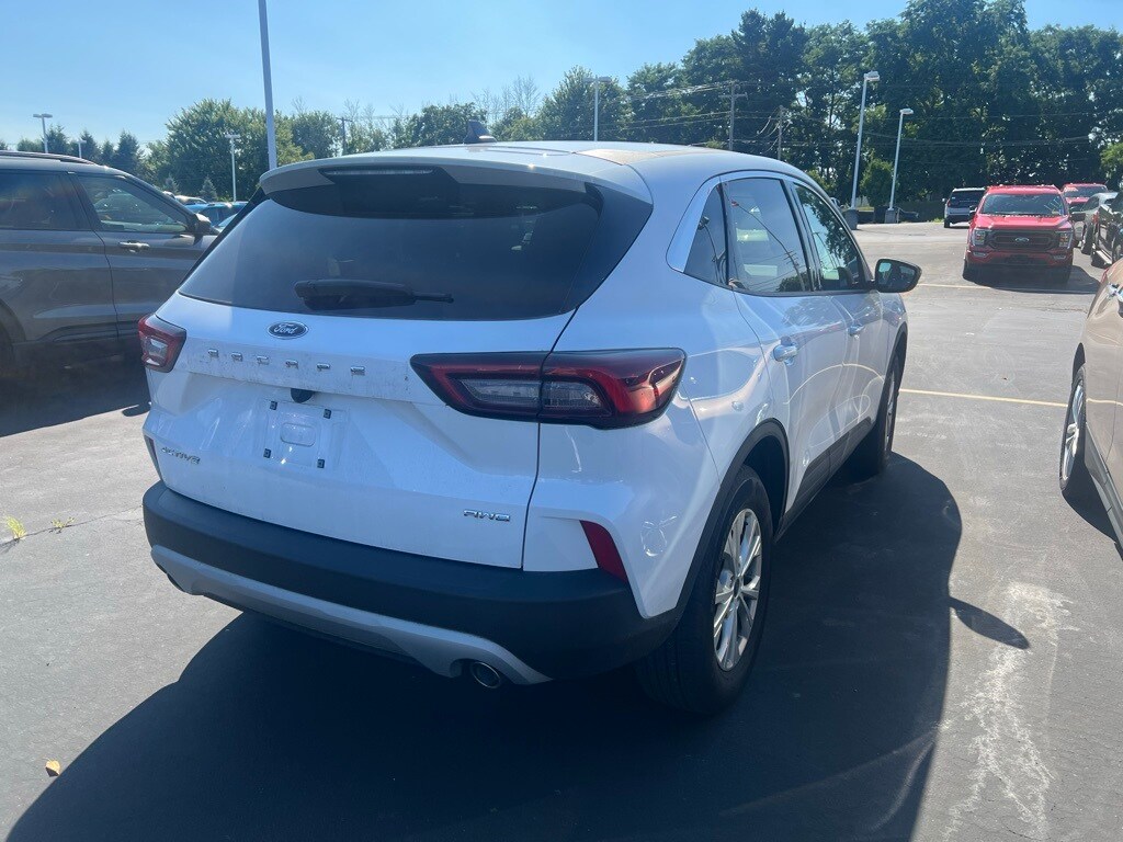 2024 Ford Escape Active photo 2