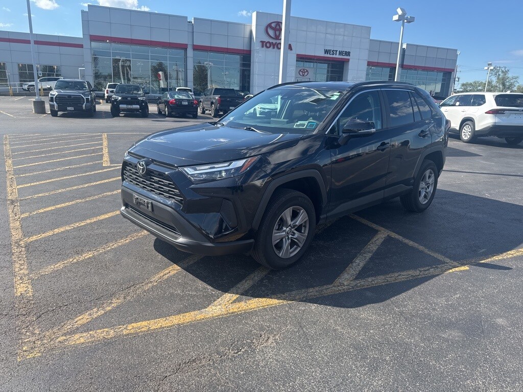 2022 Toyota RAV4 XLE photo 3