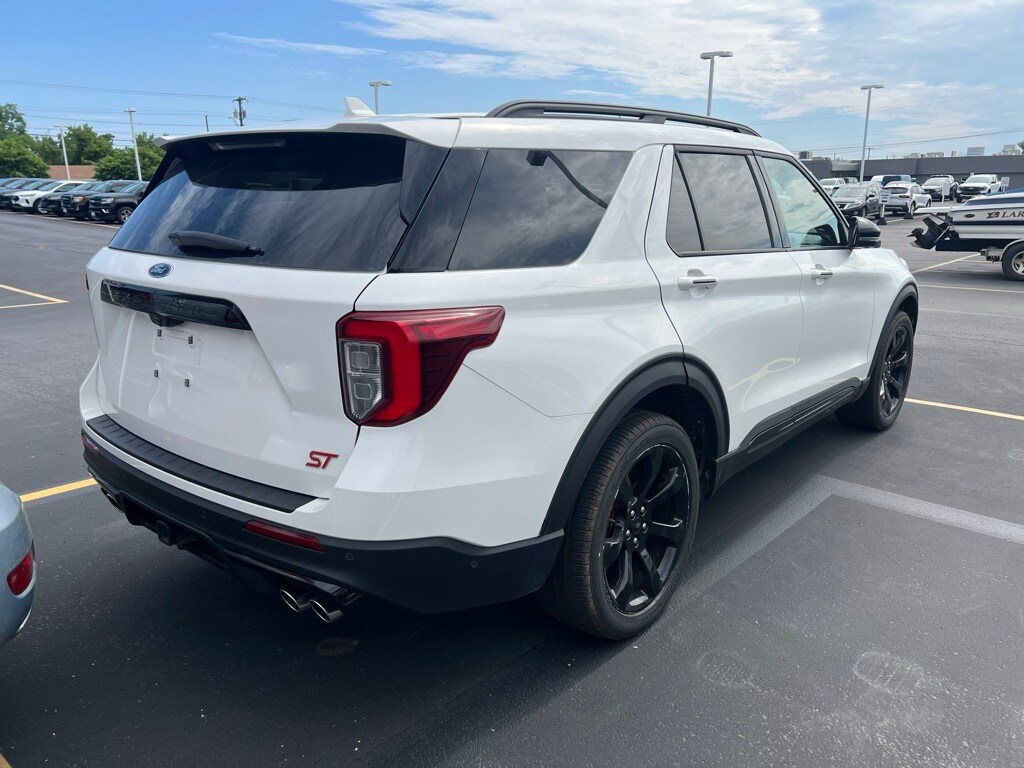 2022 Ford Explorer ST photo 2