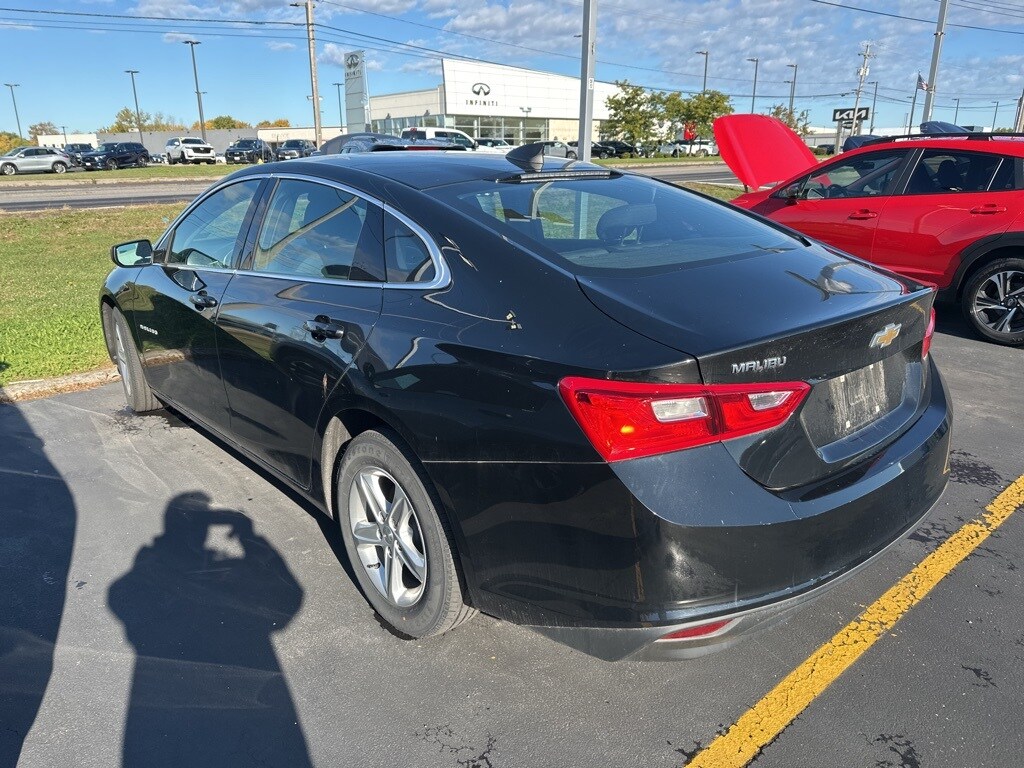 2022 Chevrolet Malibu photo 3
