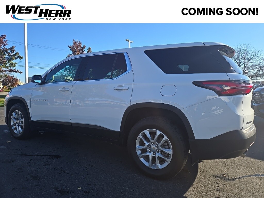 2023 Chevrolet Traverse LS photo 3