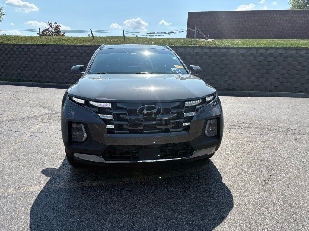 2023 Hyundai Santa Cruz Limited photo 2