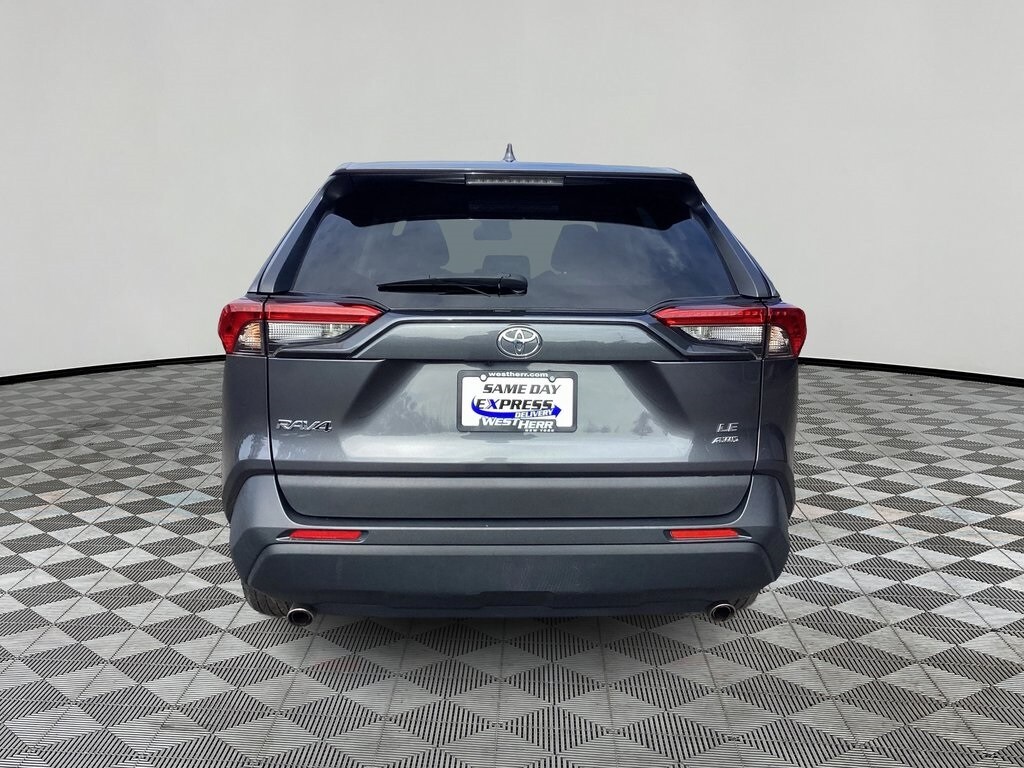 2022 Toyota RAV4 LE photo 4