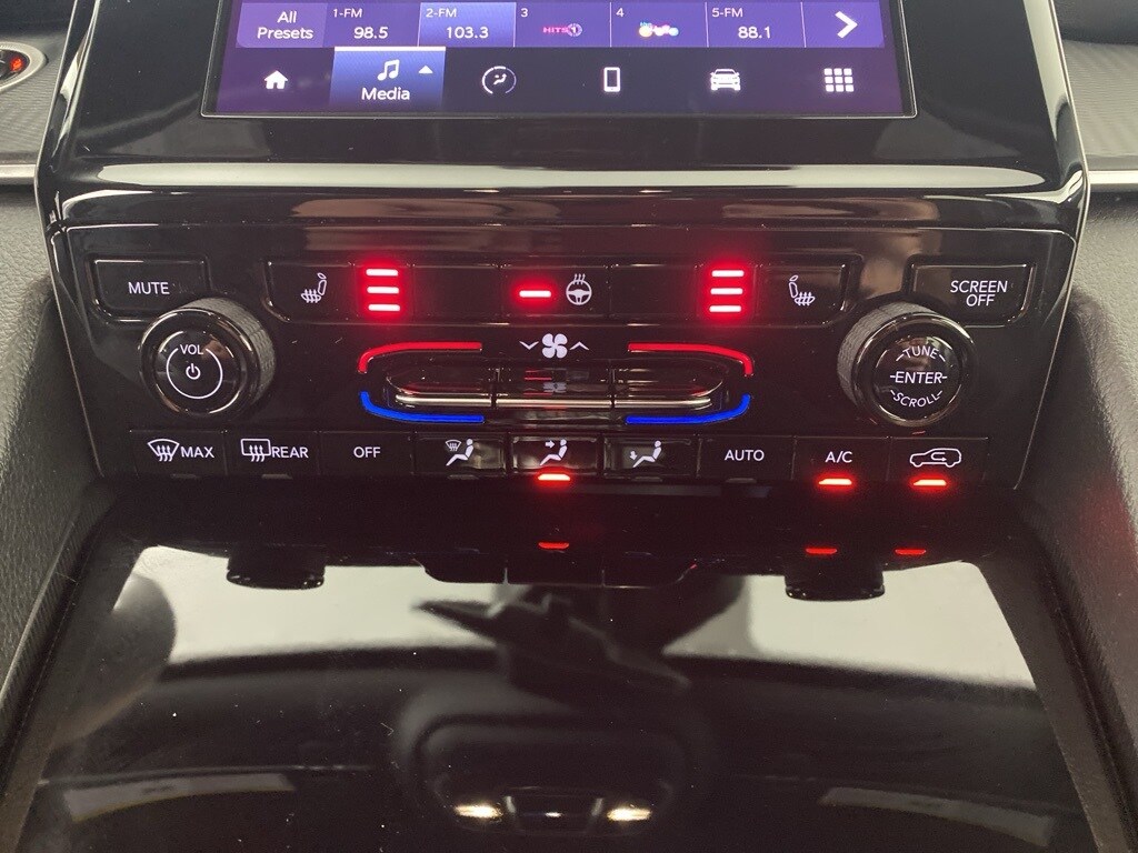 Used 2025 Jeep Grand Cherokee Laredo SUV