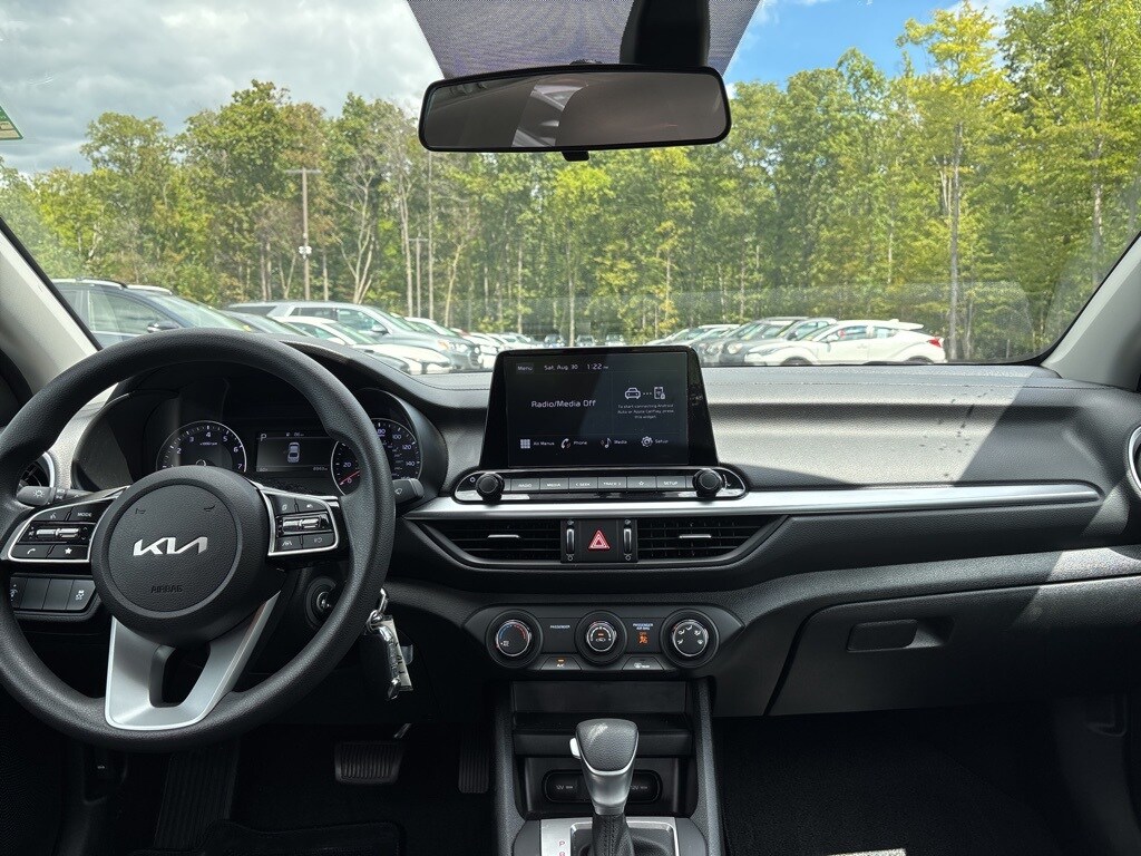 2023 Kia Forte LXS photo 2