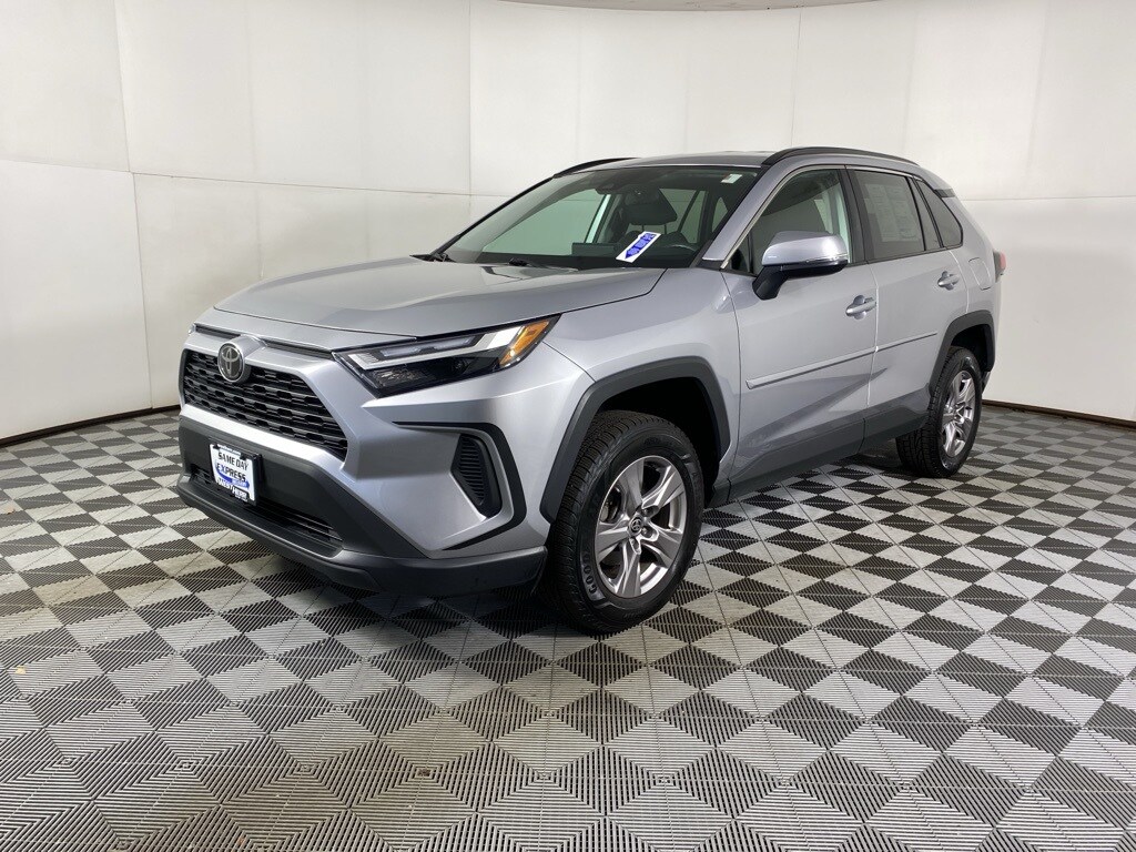 2023 Toyota RAV4 XLE photo 4
