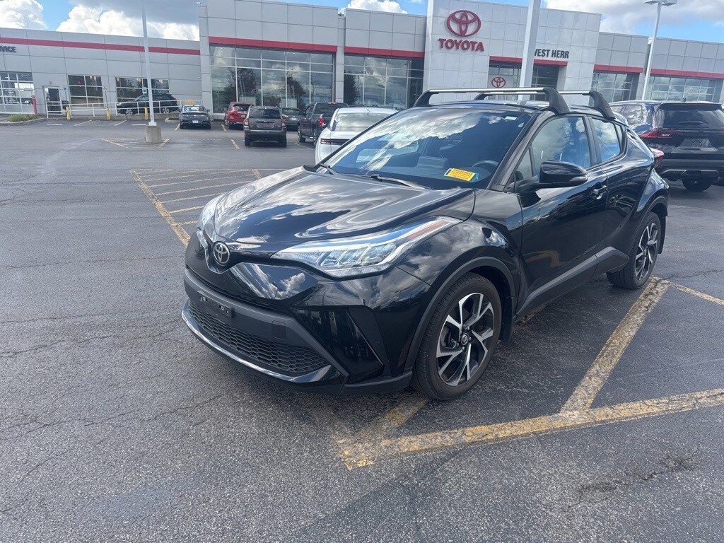 2022 Toyota C-HR XLE photo 3