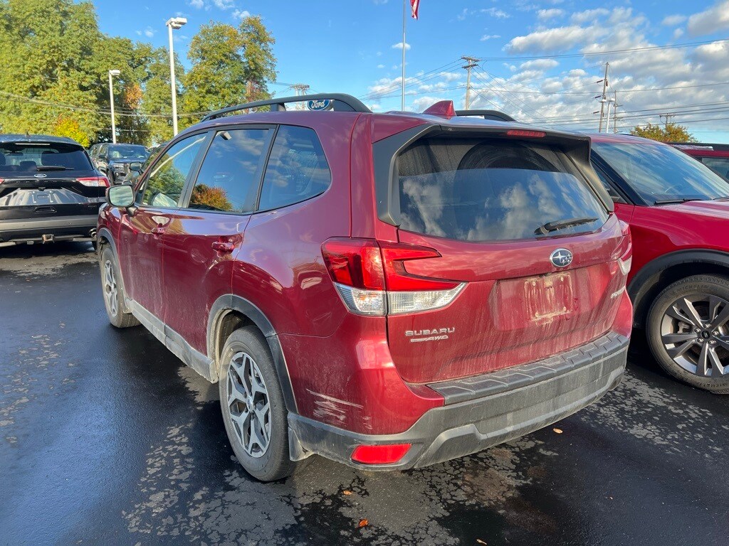 2021 Subaru Forester Premium photo 3