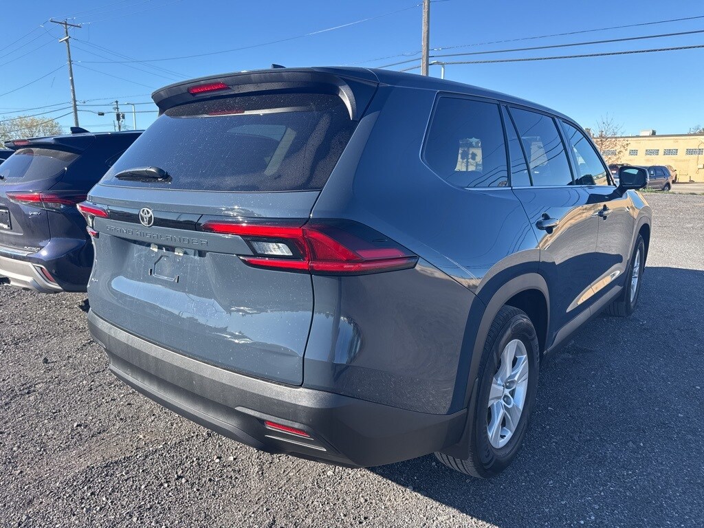 Used 2025 Toyota Grand Highlander LE SUV