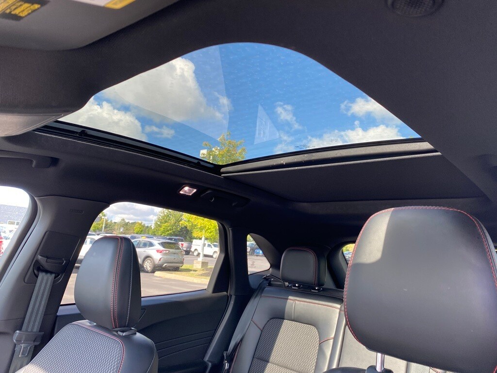 2023 Ford Escape ST-Line Select photo 4