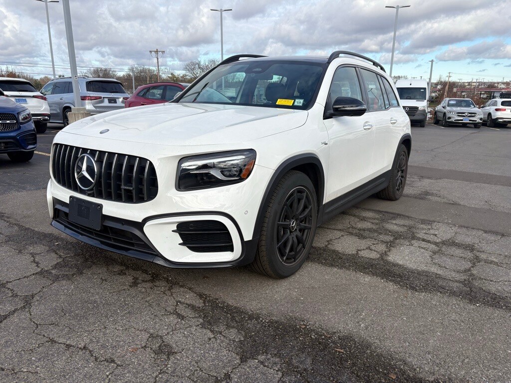 2025 Mercedes Benz GLB AMG 35 4MATIC photo 3