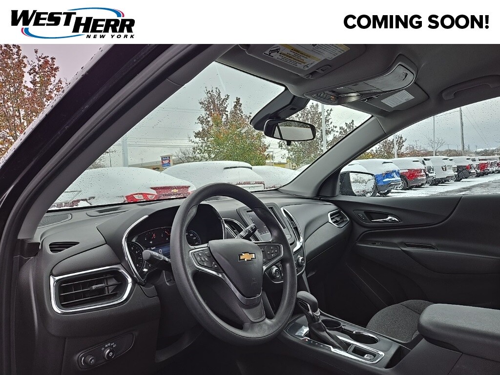 2023 Chevrolet Equinox LT photo 2