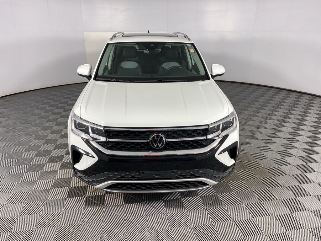 2023 Volkswagen Taos SEL photo 2