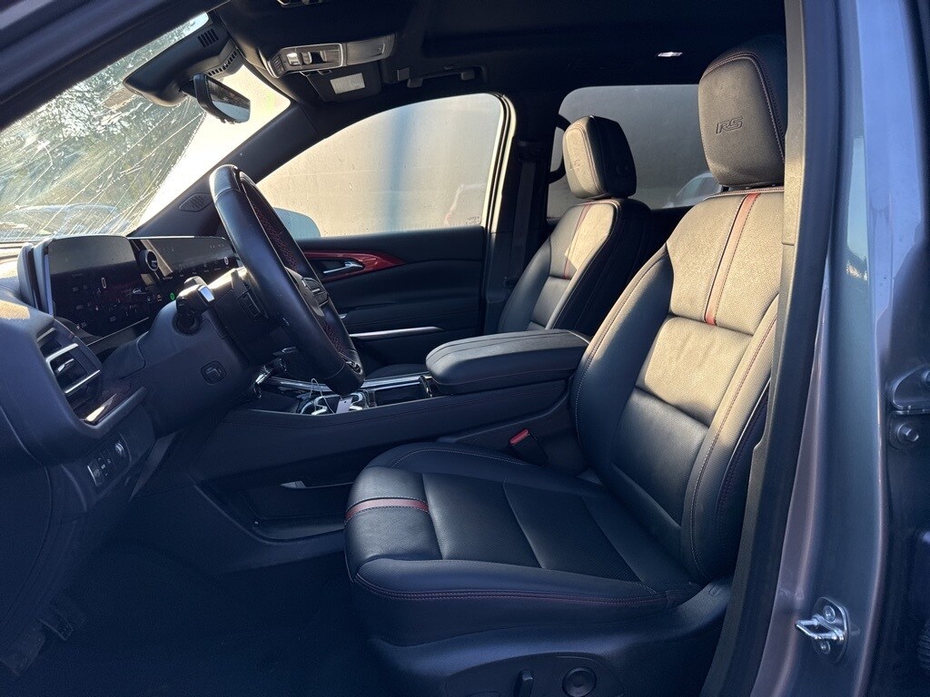 2024 Chevrolet Traverse RS photo 2