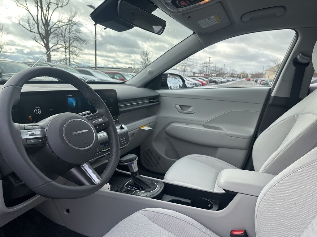 2025 Hyundai Kona SEL photo 2