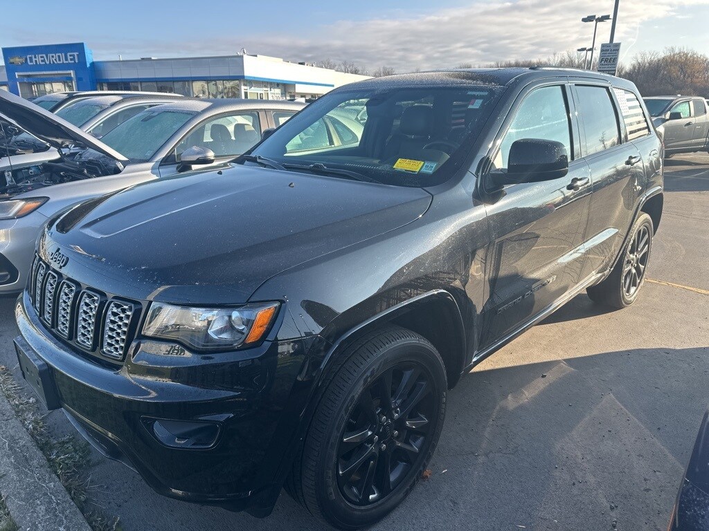 Used 2020 Jeep Grand Cherokee Laredo SUV